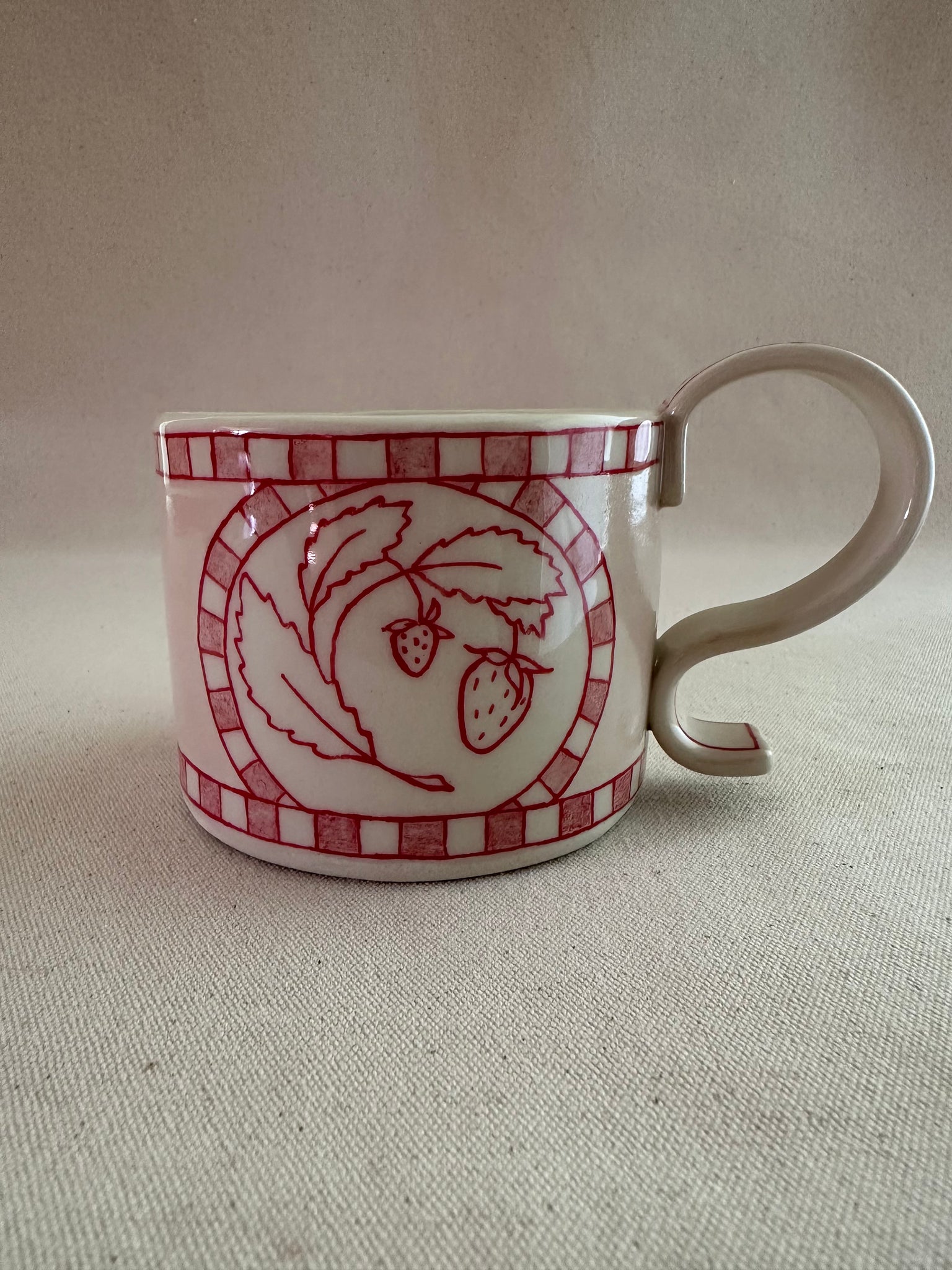 Tasse "Fraises" rouge confiture