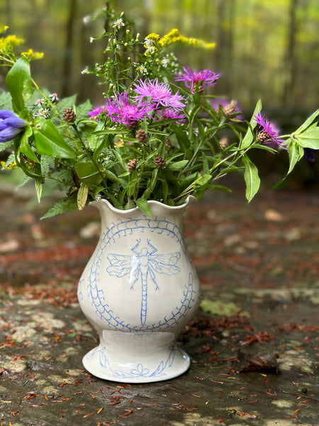 Vase "La chorale de la sauterelle, du mille-pattes et de la libellule"