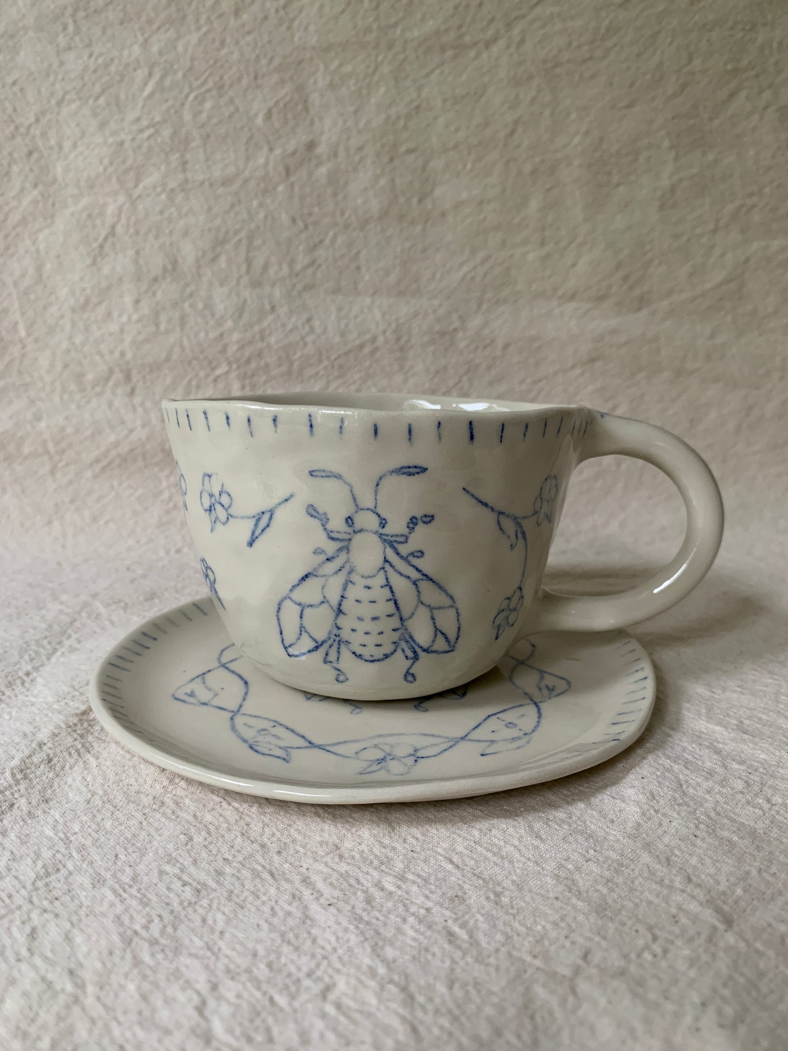 Tasse à thé "Le chant de l'abeille"